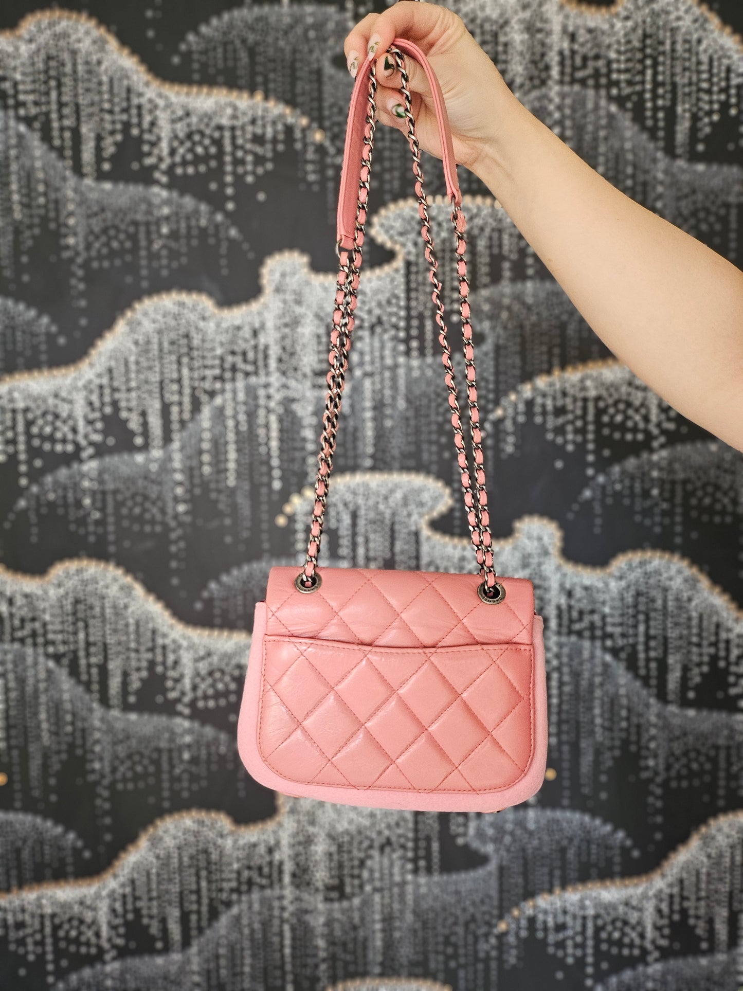 Chanel Series 21 (2015-2016) Matelassé Chain CC Pink Paris-Salzburg Bi Curvy Flag Bag